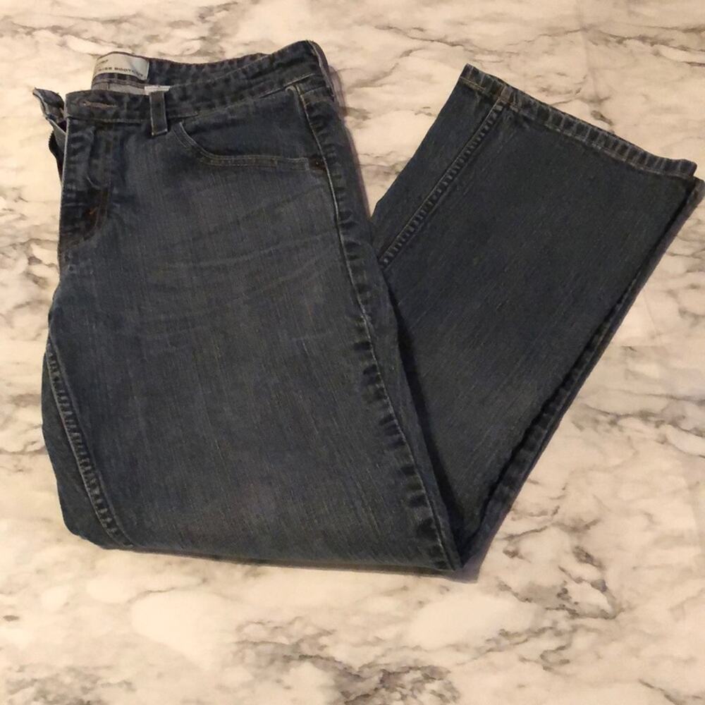 Levi Low Rise Bootcut Short Jeans Short Length R17 - Picture 2 of 4